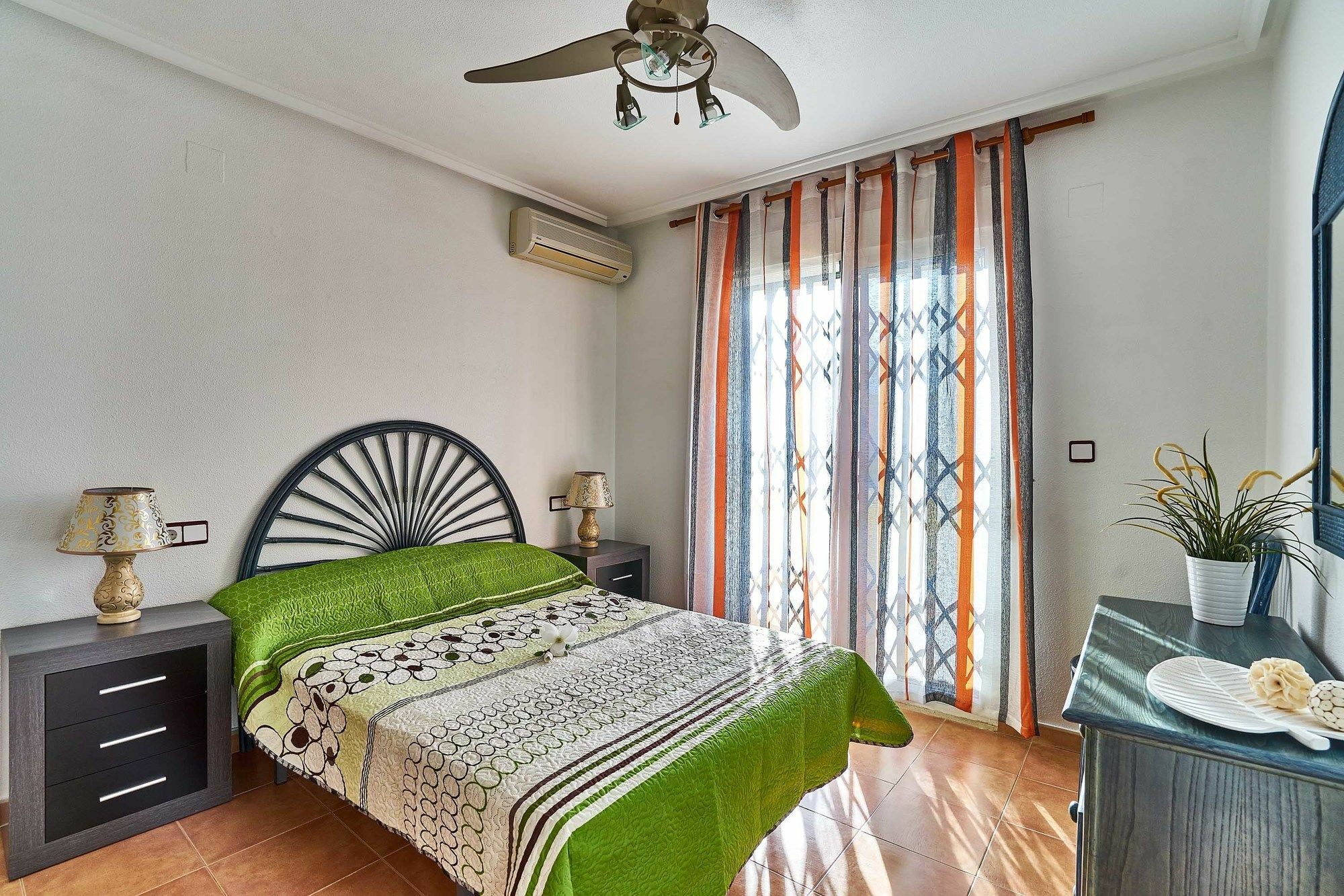Espanhouse Baikal 54 Οριουέλα Εξωτερικό φωτογραφία