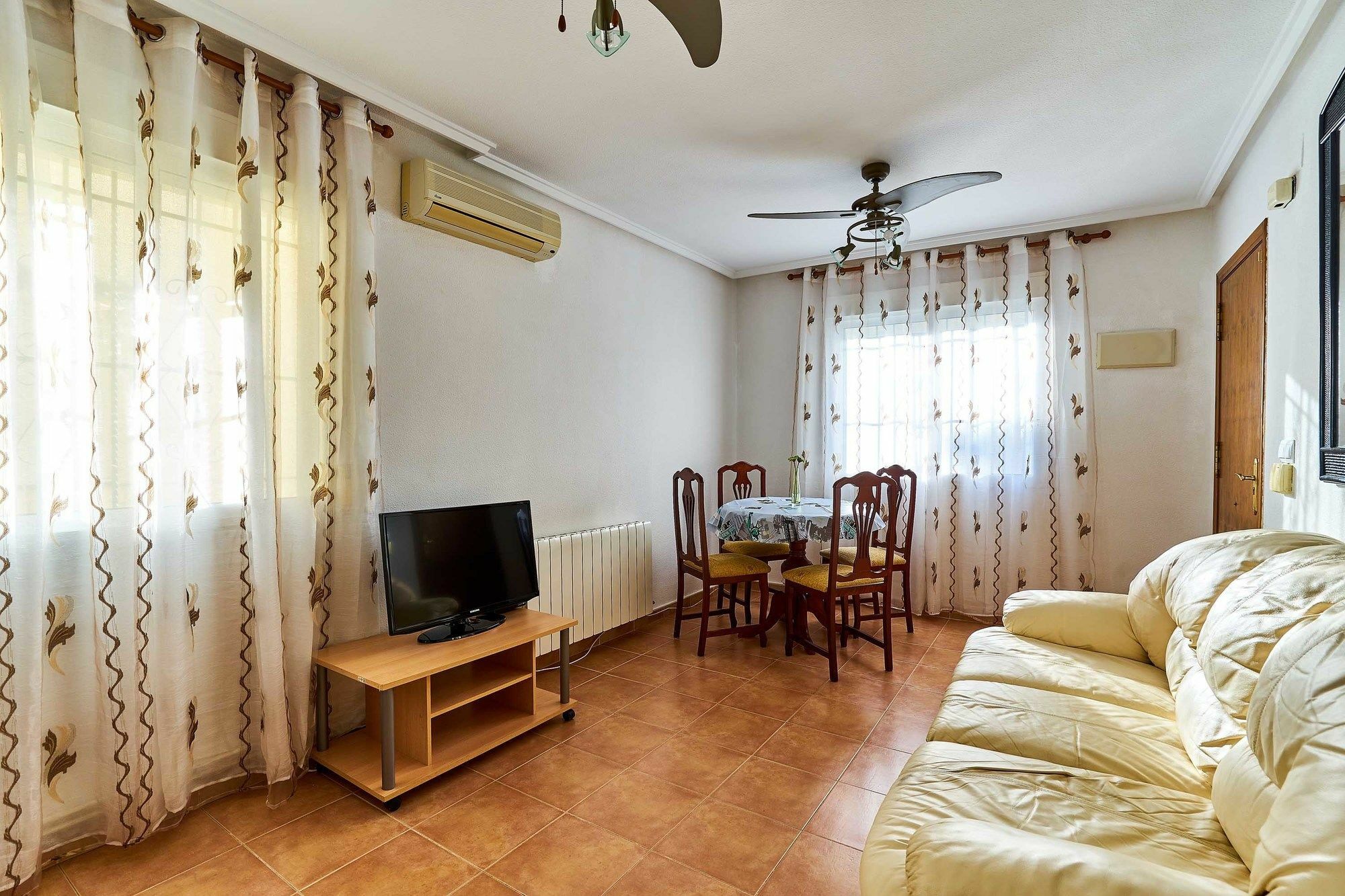 Espanhouse Baikal 54 Οριουέλα Εξωτερικό φωτογραφία